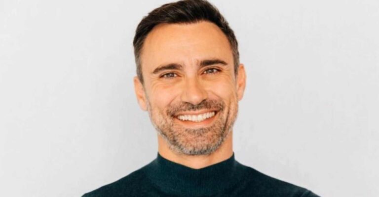 Γιώργος Καπουτζίδης: «Δεν ξυπνάω κάθε πρωί και λέω «αχ Παναγία μου πάλι γκέι ξύπνησα»