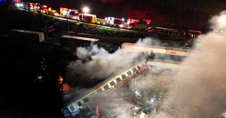 Τραγωδία στα Τέμπη: «Εκείνο το βράδυ σωπαίνανε οι λύκοι γιατί ούρλιαζαν οι άνθρωποι», είπε νοσηλεύτρια