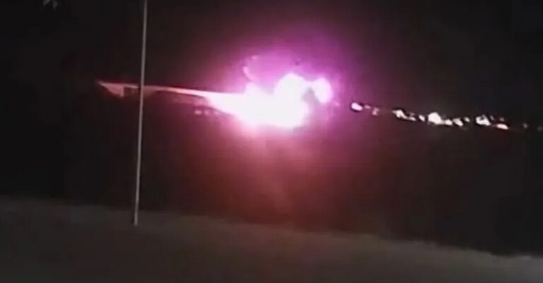 Βίντεο «γροθιά στο στομάχι»: Η στιγμή της σύγκρουσης των δύο τρένων στα Τέμπη