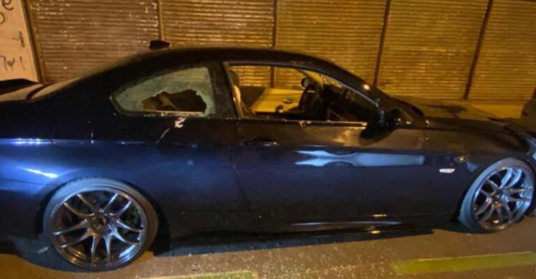 Έξαλλος πατέρας βανδάλισε το αυτοκίνητο του γιου του για να μην οδηγήσει μεθυσμένος – Άφωνοι οι αστυνομικοί