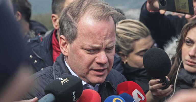 Καραμανλής για Τέμπη: «Γιατί να χρεωθώ τα εγκληματικά λάθη των προηγουμένων;»