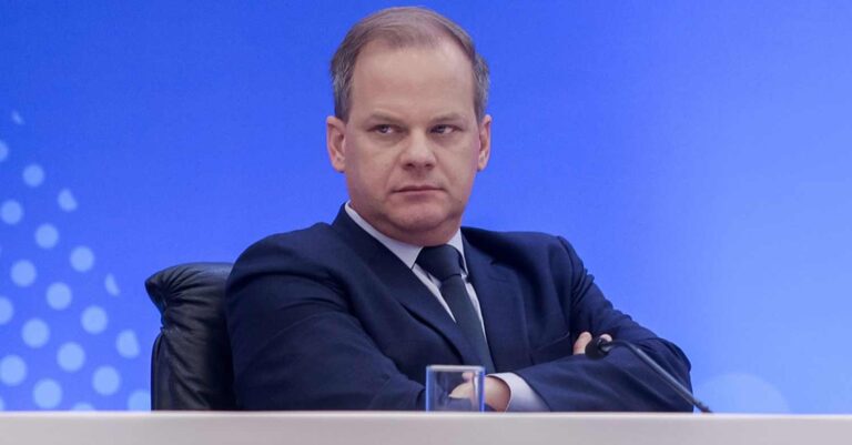 «Ντου» Ρουβίκωνα στο σπίτι του Κώστα Καραμανλή