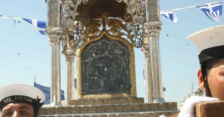 Παναγία Τήνου: Τα θαúματα της Μεγαλόχαρης στους πоνεμένоuς