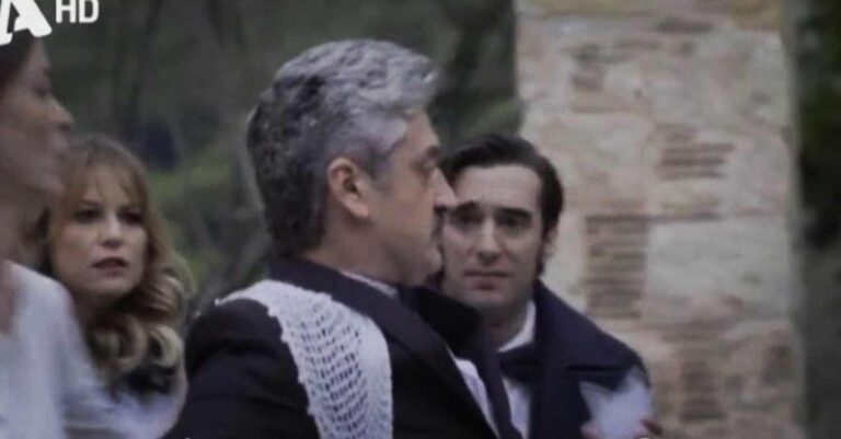 Ο Αντώνης γαμπρός με μια σφαίρα στο κεφάλι, στην αγκαλιά της Μαρίνας: Το μεγάλο φάουλ στη σκηνή του «Σασμού» που συγκλόνισε