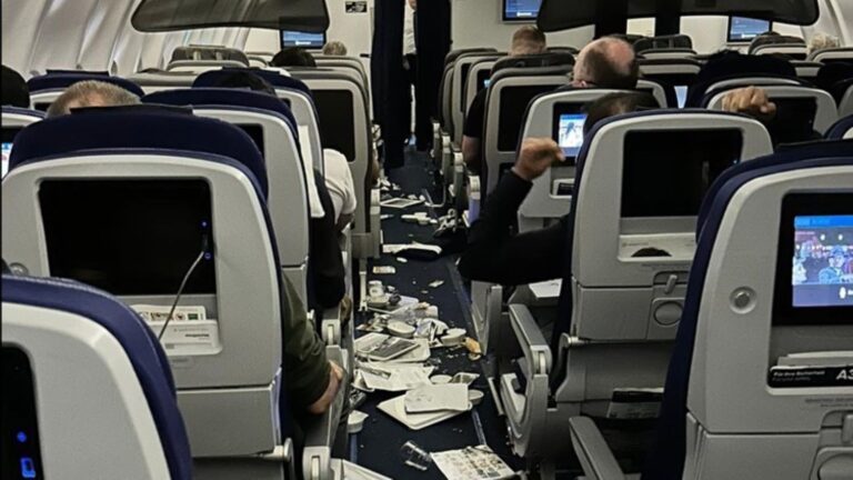 Πτήση σαν εφιάλτης: Κεραυνός χτύπησε αεροπλάνο – Τραυματίες και ουρλιαχτά παντού