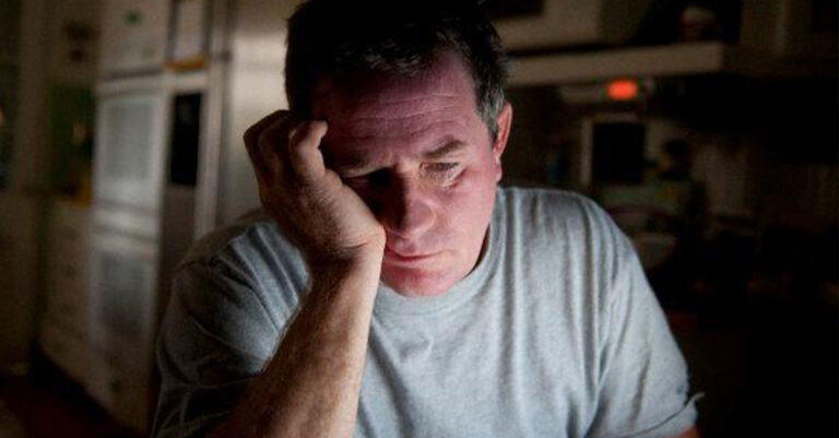 Έβαλε ένα πιάτο ρύζι με δύο μπιφτέκια και μου το πέταξε σαν να ήμουνα σκυλί. Τότε ζήτησα διαζύγιο – Η αληθινή ιστορία του Αλέξη