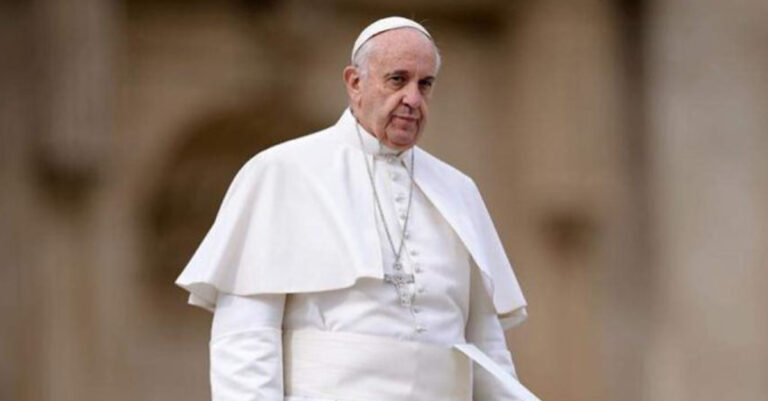 Τραγωδία στα Τέμπη: Ο πάπας Φραγκίσκος προσεύχεται για τους νεκρούς