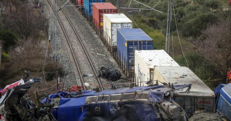 Aυτά μετέφερε η εμπορευματική αμαξοστοιχία στα Τέμπη