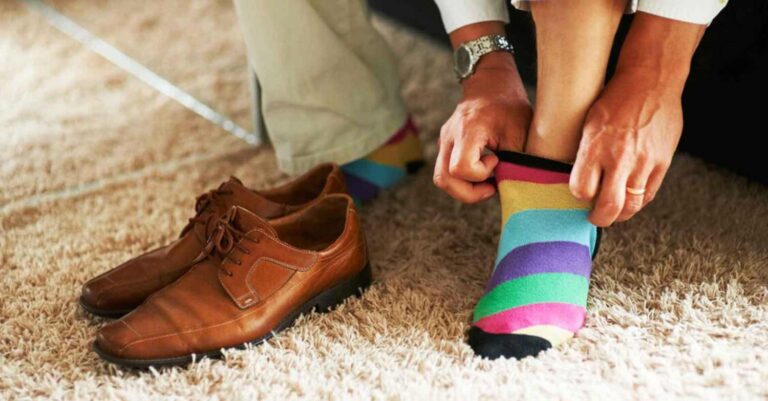 Είναι σωστό να ζητάμε από τους καλεσμένους μας να βγάζουν τα παπούτσια τους;