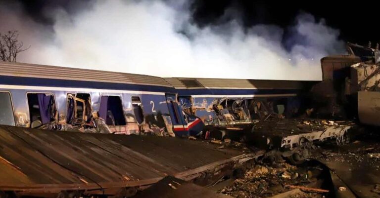 Τέμπη – Επιβάτης που επέζησε συγκλονίζει: «Έσκυψα, έβαλα το κεφάλι μου κάτω και λέω “τώρα ό,τι γίνει”…»