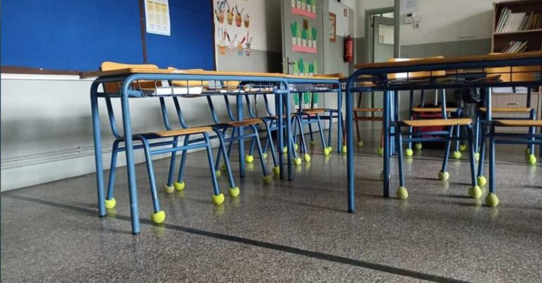 Στις καρέκλες αυτού του Δημοτικού Σχολείου τοποθετήθηκαν μπαλάκια τένις για ένα σημαντικό μαθησιακό σκοπό