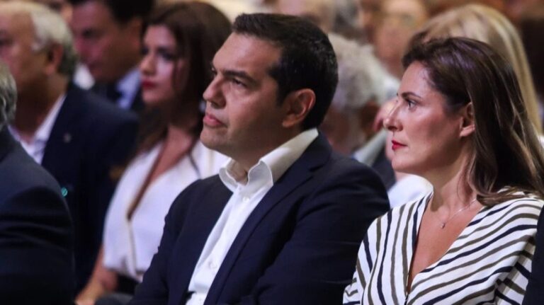 Την Πέμπτη σε στενό οικογενειακό κύκλο η κηδεία της μητέρας της Μπέτυς Μπαζιάνα