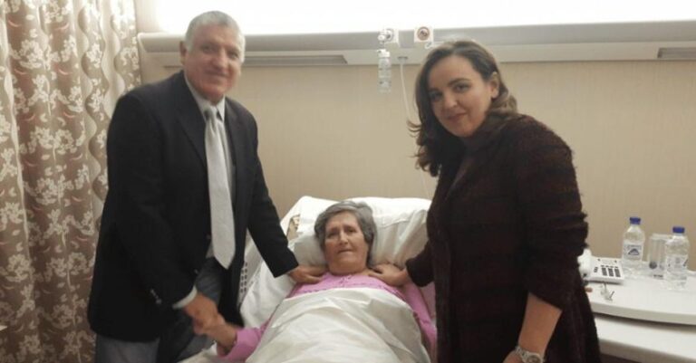 Ελληνίδα γιαγιά γέννησε στα 67 γέννησε την εγγονή της