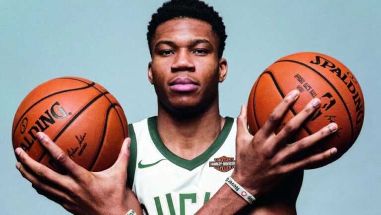 Η Νike σε χρόνο – ρεκόρ έκανε αφίσα την ομιλία του Γιάννη: «Πάντα μπροστά…»