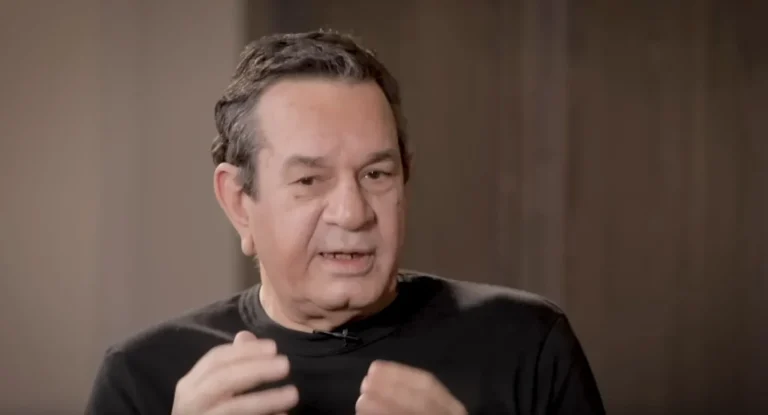 Σταμάτης Σπανουδάκης: «Στα 12 μου, η μητέρα μου με πήγε σε ψυχίατρο γιατί δεν ήμουν καλά – Το παιδί αυτό έχει το άγχος του θανάτου»