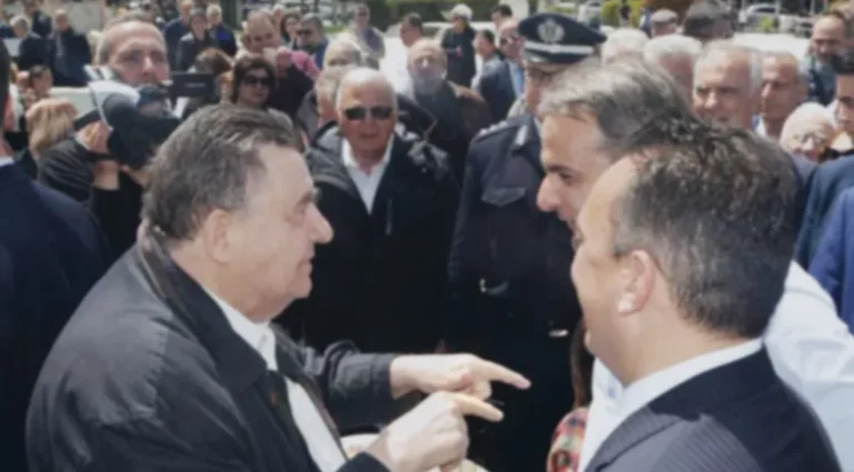 Ο Καρατζαφέρης στην ομιλία Μητσοτάκη στη Μεγαλόπολη