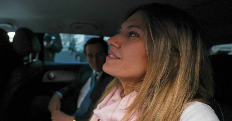 Επέστρεψε στο σπίτι της η Εύα Καϊλή μετά από 4 μήνες στη φυλακή – «Καρέ καρέ» η αποφυλάκισή της