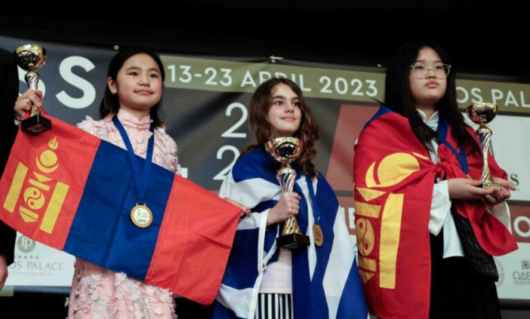 Ευαγγελία Σίσκου: Το 11χρονο παιδί θαύμα του σκακιού που κατέκτησε τον κόσμο – Η συγκινητική στιγμή του εθνικού ύμνου