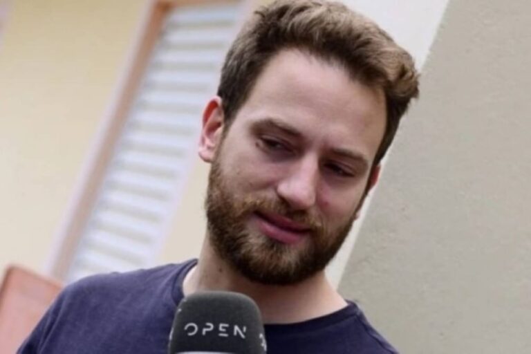 Είναι τρέλα ερωτευμένες μαζί του! Γυναίκες στέλνουν ερωτικές επιστολές στον Μπάμπη Αναγνωστόπουλο μέσα στη φυλακή