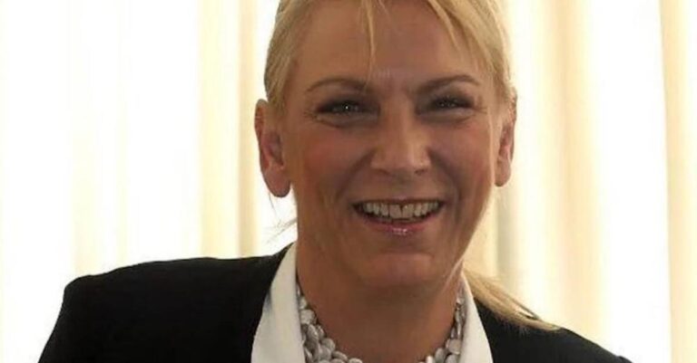 Φωτεινή Πιπιλή: «Έξω οι Άγıοι από τις στάσεις των τρόλεϊ, του Τραμ και του Μετρό»