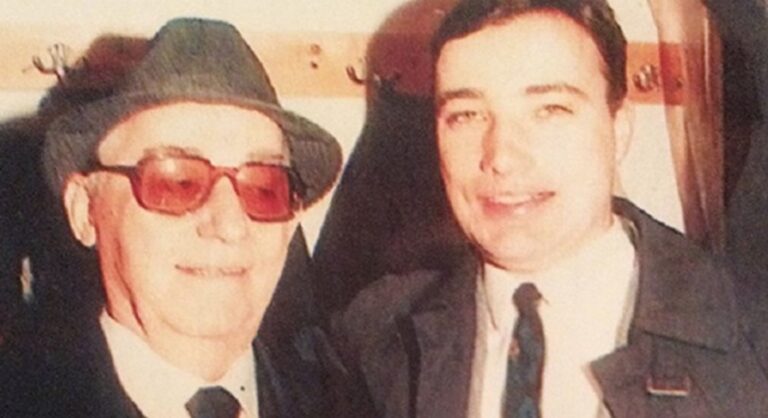 Ο γιος του Νίκου Ρίζου αποκαλύπτει: «Ξεψύχησε στον δρόμο»