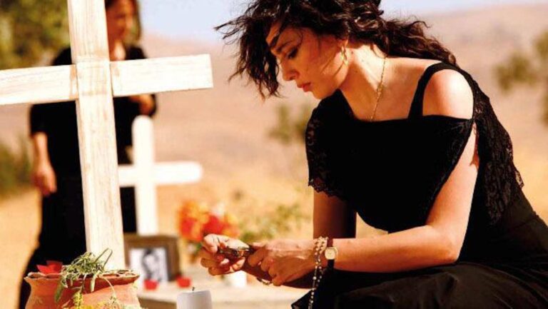 «Έφυγε» ο άντρας μου ξαφνικά. Τη μία μέρα ήμουν κυρία και την επομένη το εύκολο πήδnμα – Η ιστορία της Καίτης