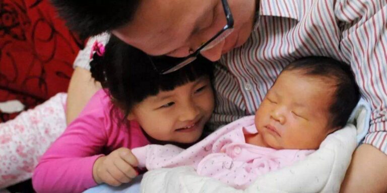 Είμαι το δεύτερο «απαγορευμένο παιδί» μιας οικογένειας στην Κίνα. Δεν έπρεπε να είχα καν γεννηθεί
