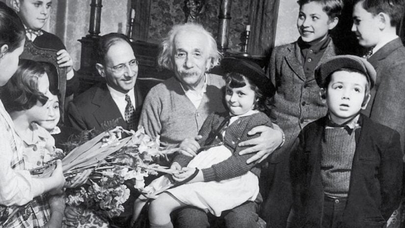 einstein 825x465 1