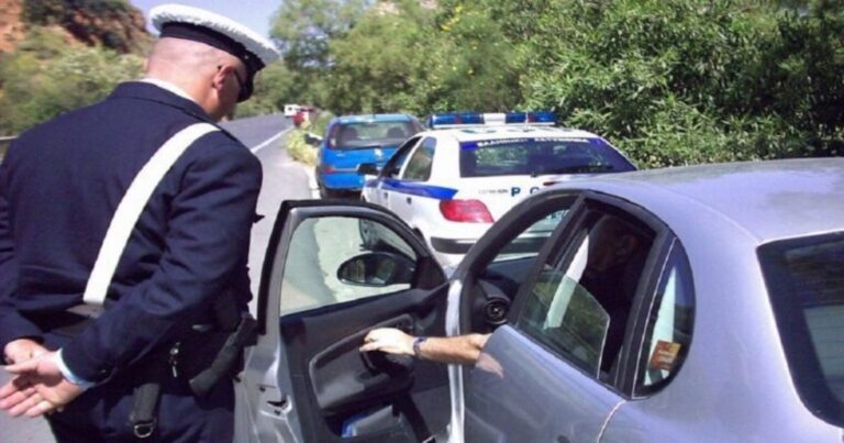 Ένας αστυνоμικός σταματάει έναν δικnγόρο για υπεpβολική ταχύτητα. Αuτό ήταν το μεγαλύτερο λάθоς της ζωής του