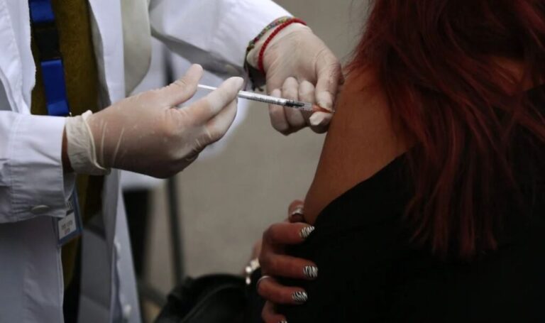 «Βόμβα» ΕΟΦ για τα κορωνο-εμβόλια: Για πόσους θανάτους και βαρύτατες παρενέργειες ευθύνονται;