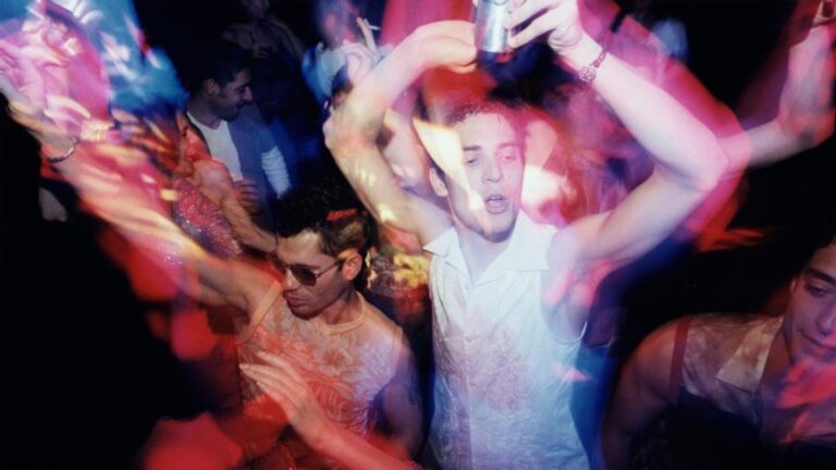 Γράμμα στο έφηβο παιδί μου: «Αν θες να γλεντήσεις, ζήτα την άδειά μου, θα σου τη δώσω, μόνο μην πας κρυφά…»