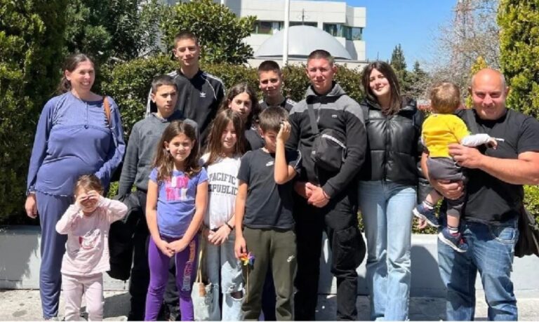 Nα τους ζήσει! Η οικογένεια Αντωνάτου υποδέχθηκε το 14ο παιδί της!