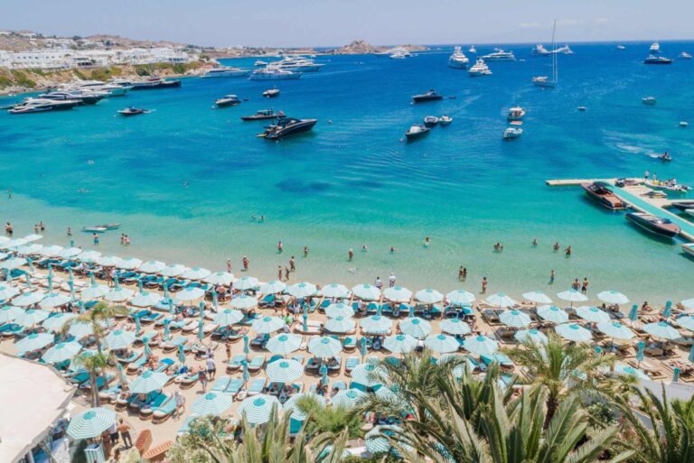 Χαμός στη Μύκονο: Κατεδαφίσεις εξπρές στο Nammos – 40.000 τετραγωνικά παρανομιών στο «Πριγκιπάτο»