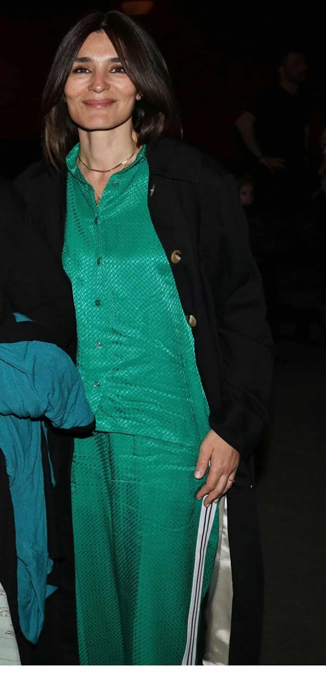 oloi koitoysan ta podia tis i maria naypliotoy pige etsi sto theatro kai magnitise ola ta vlemmata 1 1040x2160 1