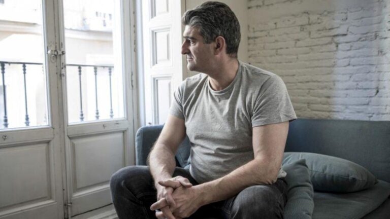 Πήγα με την κολλητή της γυναίκας μου. Μετανιώνω που χάλασα το σπίτι μου…