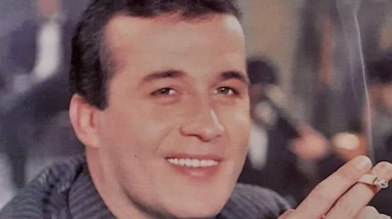Σπάνια φωτό: Ο Παπαμιχαήλ ανάμεσα στις δύο συζύγους του, Αλίκη Βουγιουκλάκη και Νανά Ειλικρινή