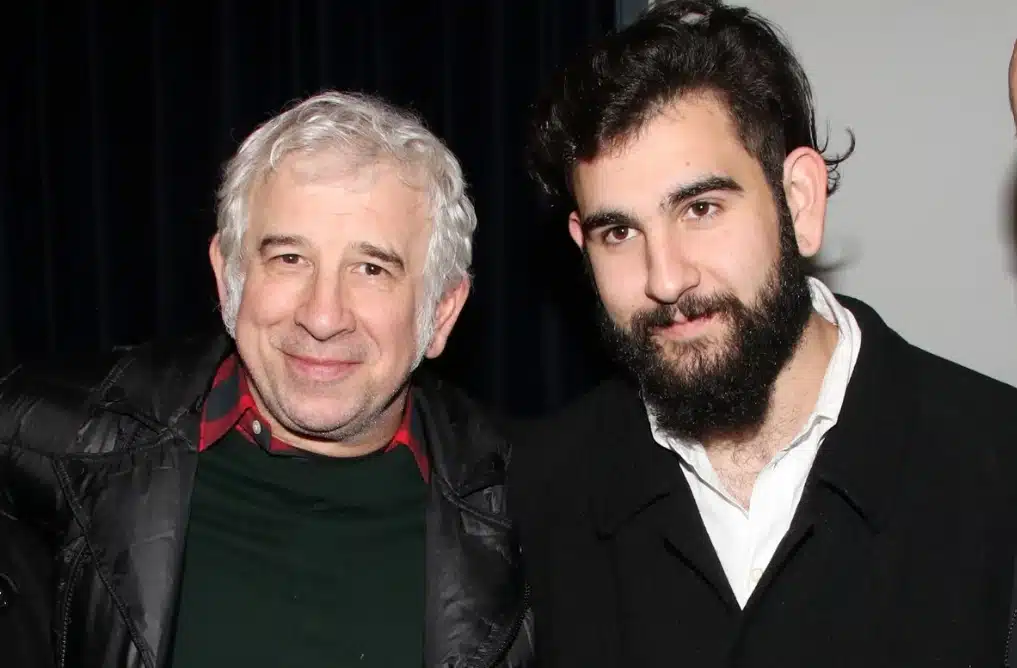 Ανέβασε φωτογραφία μέσα από το νοσοκομείο: Στο νοσοκομείο ο γιος του Πέτρου Φιλιππίδη - H κατάσταση της υγείας του και τα τελευταία νέα 22 stigmiotypo othonis 2023 04 22 220028