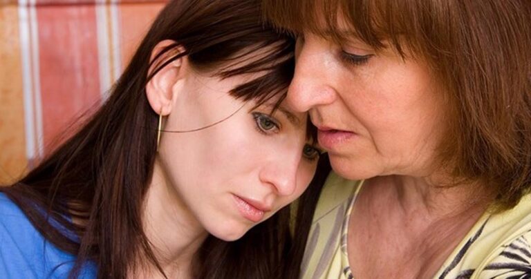 Η μητρıά μου και ο άντρας της έγıναν οι γονείς μου