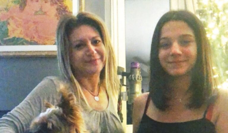 Τέμπη: «Είμαι θλιμμένη. Αντί να κάνει η κόρη μου μνημόσυνο σε εμένα, της έκανα εγώ» – Μαμά της 20χρονης Μάρθης