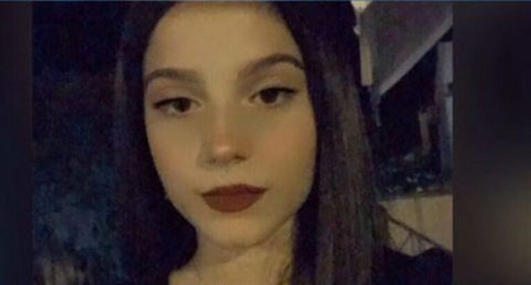 Τέμπη: «Πήρα τα καμμένα κόκκαλα του παιδιού μου σε μια σακκούλα. Πώς θα ζήσω;» ξεσπά η μαμά της 20χρονης Μάρθης