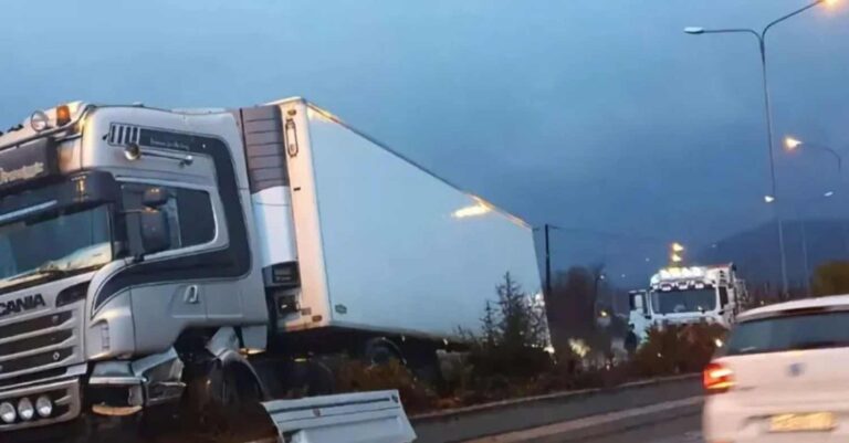 Έμεινα μόνος μου με 4 παιδιά και τα μεγαλώνω μαζί μου στο φορτηγό – Η ιστορία του χήρου μπαμπά Ηλία