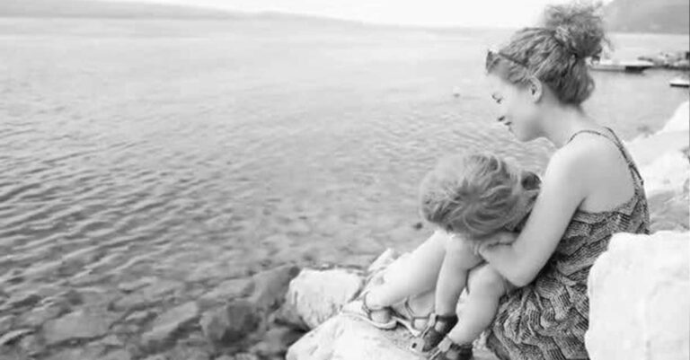 «Χωρίζουμε για να προχωράμε μπροστά για τα παιδιά μας»: Σουηδέζα μόνη μαμά που ζει στη Κρήτη στέλνει ένα αισιόδοξο μήνυμα