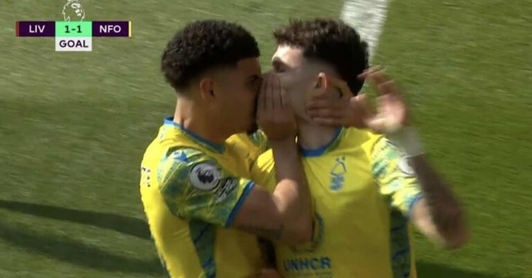 Νότιγχαν Φόρεστ: Φιλήθηκαν στο στόμα οι Γκιμπς-Γουάιτ και Γουίλιαμς μετά την ισοφάριση με τη Λίβερπουλ