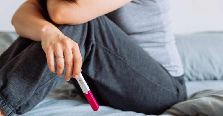 «Εσείς πότε θα κάνετε ένα παιδάκι;» με ρωτούσαν ενώ πάλευα με τις εξωσωματικές – Η ιστορία της Μάγδας