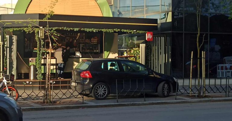 Βραβείο παρκαρίσματος στη Θεσσαλονίκη: Πάρκαρε πάνω σε πεζοδρόμιο της Τσιμισκή