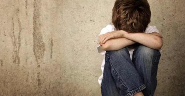 Νέα φρικιαστική υπόθεση στην Κρήτη: 53χρονος πατριός βίαζε και εξέδιδε τον ανήλικο γιο της συντρόφου του