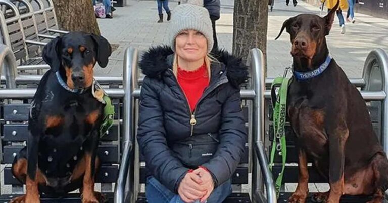 Ο σκύλος της μύρισε τον τέλειο δότη νεφρού στην παραλία και της έσωσε τη ζωή