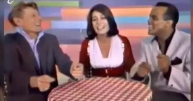 Νανά Μούσχουρη, Χάρι Μπελαφόντε και Ντάνι Κέι τραγουδούν το Σήκω χόρεψε κουκλί μου