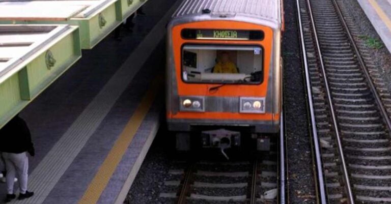 Δεν τα κατάφερε: Νεκρός ο άνδρας που έπεσε στις γραμμές του Ηλεκτρικού