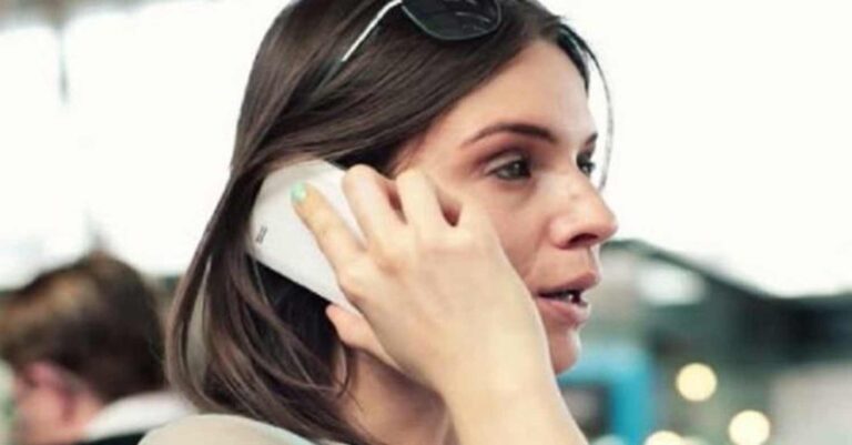 Κάλεσαν μια Μάνα στο σχολείο γιατί η 17χρονη κόρη της χτύπησε έναν συμμαθητή της και του προκάλεσε αιμορραγία